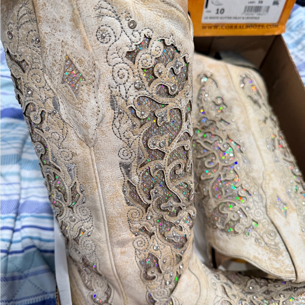 Corral woman 10W boots in white glitter inlay and crystals. - Picture 4 of 16